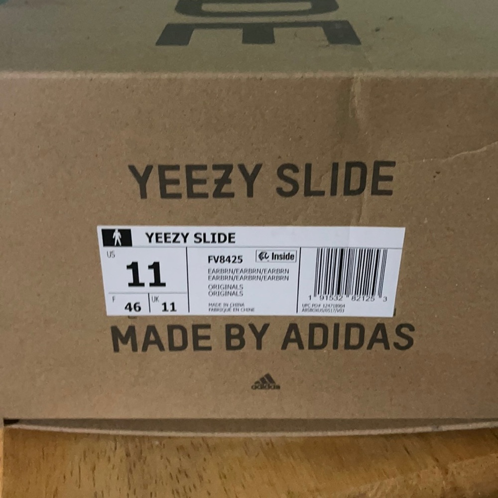 Yeezy slides box